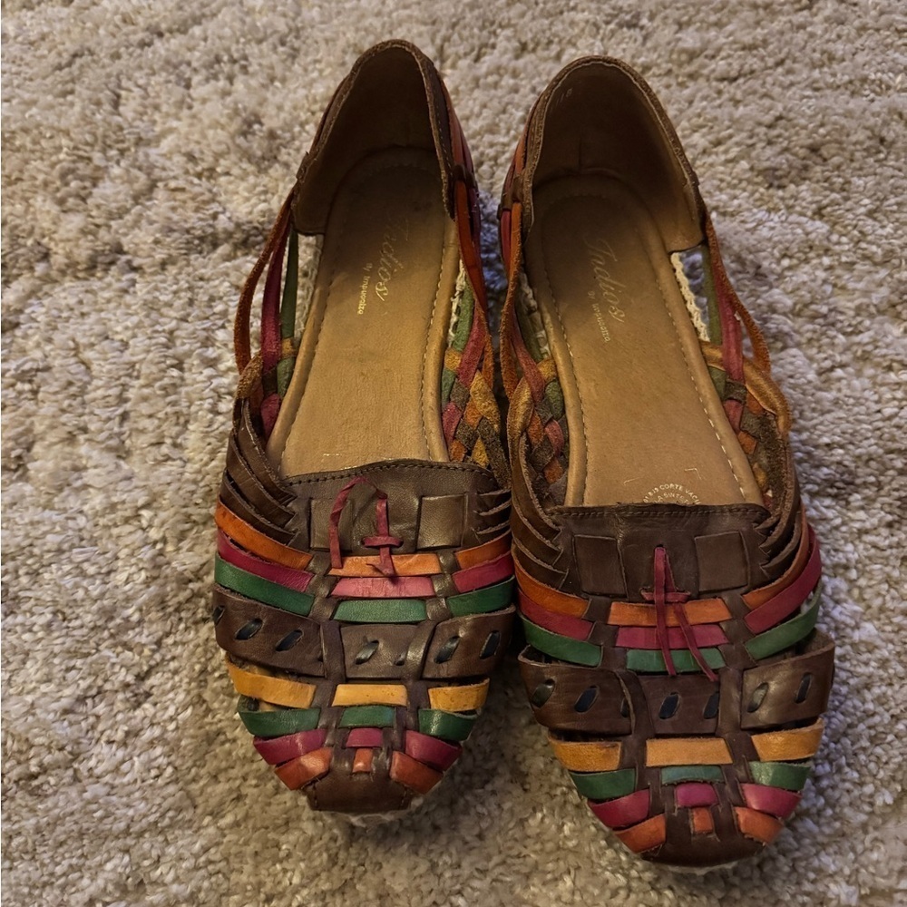 NWOB🍍Tndios woven multi colored sandals🍍Sz 8🍍